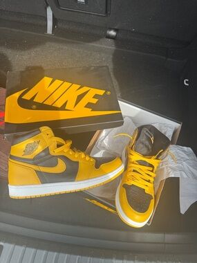 Nike Air Jordan 1 Mid - Yellow & Black